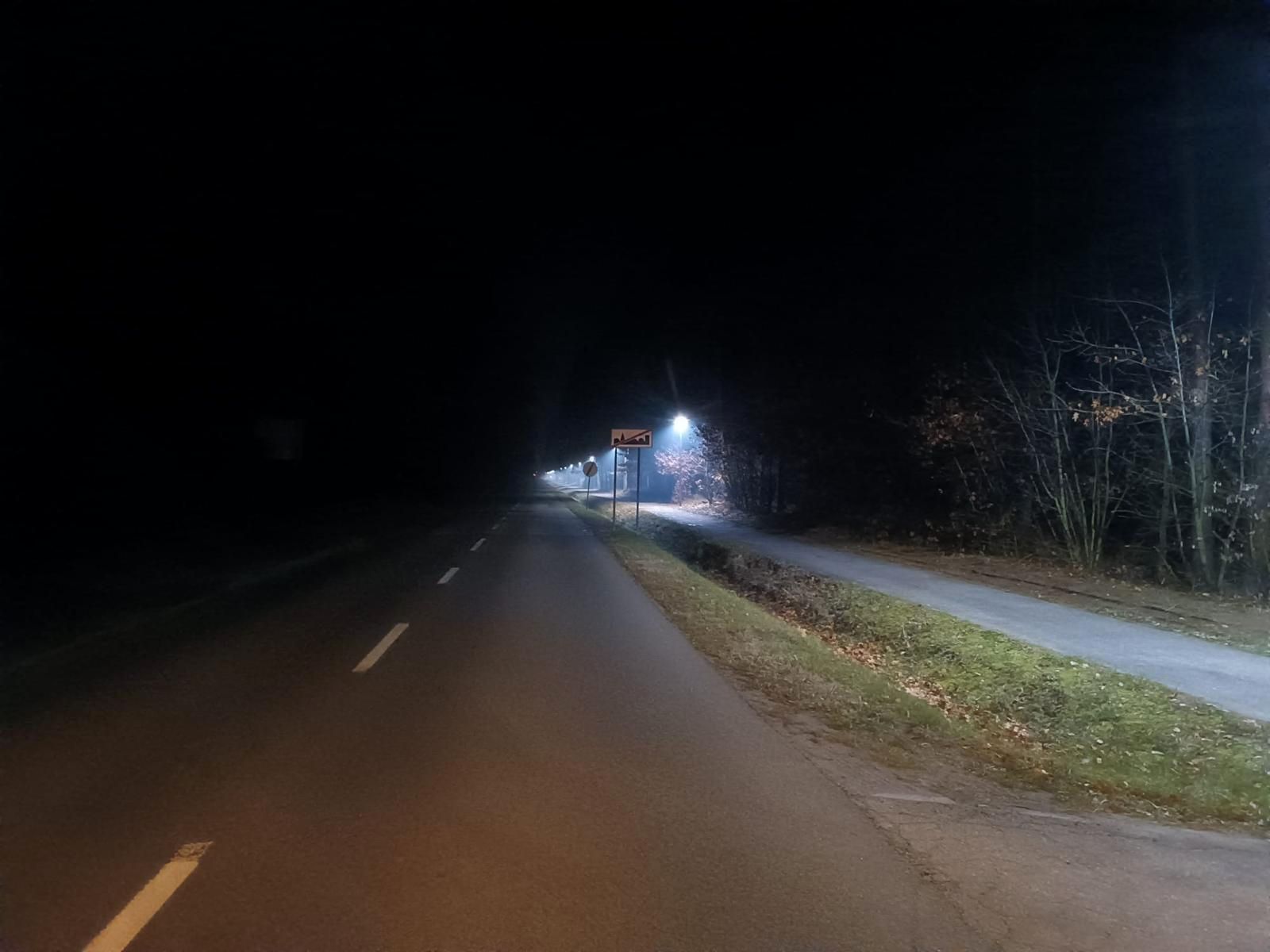 oswietlona_sciezka_kalety_kuczow (2).jpg