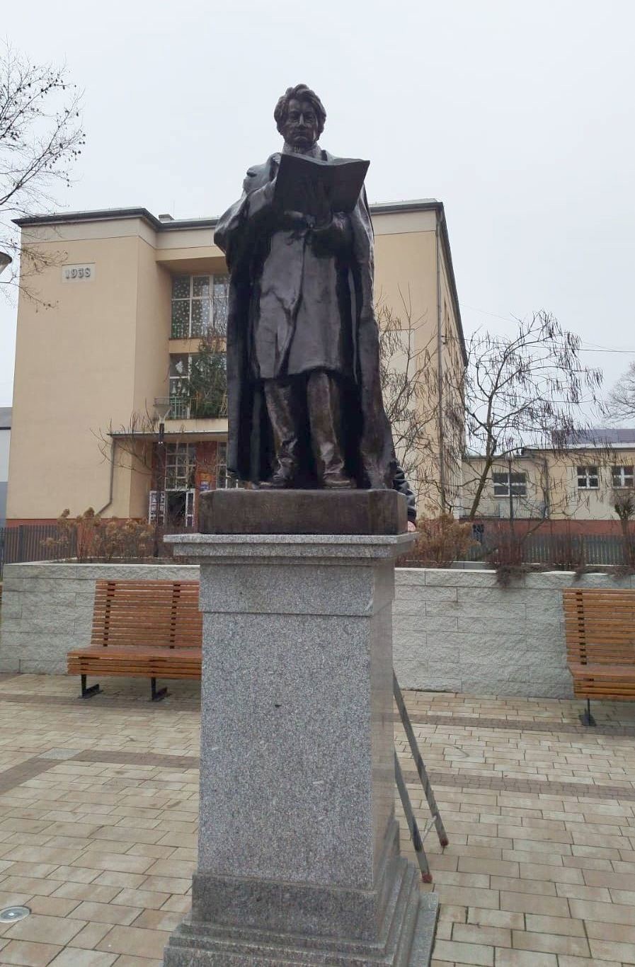 pomnik_adama_mickiewicza_montaz (2).jpg