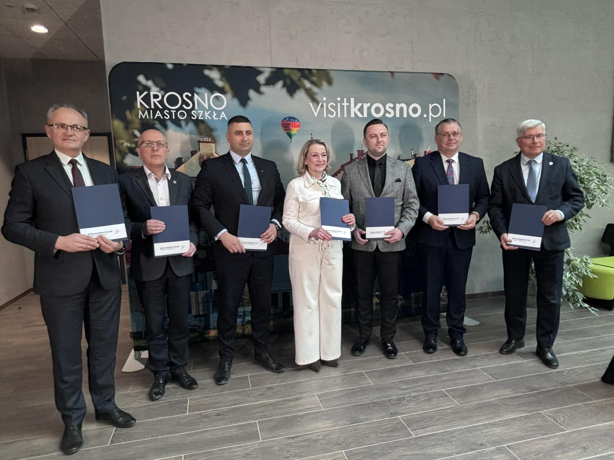 podpisanie umowy.jpeg