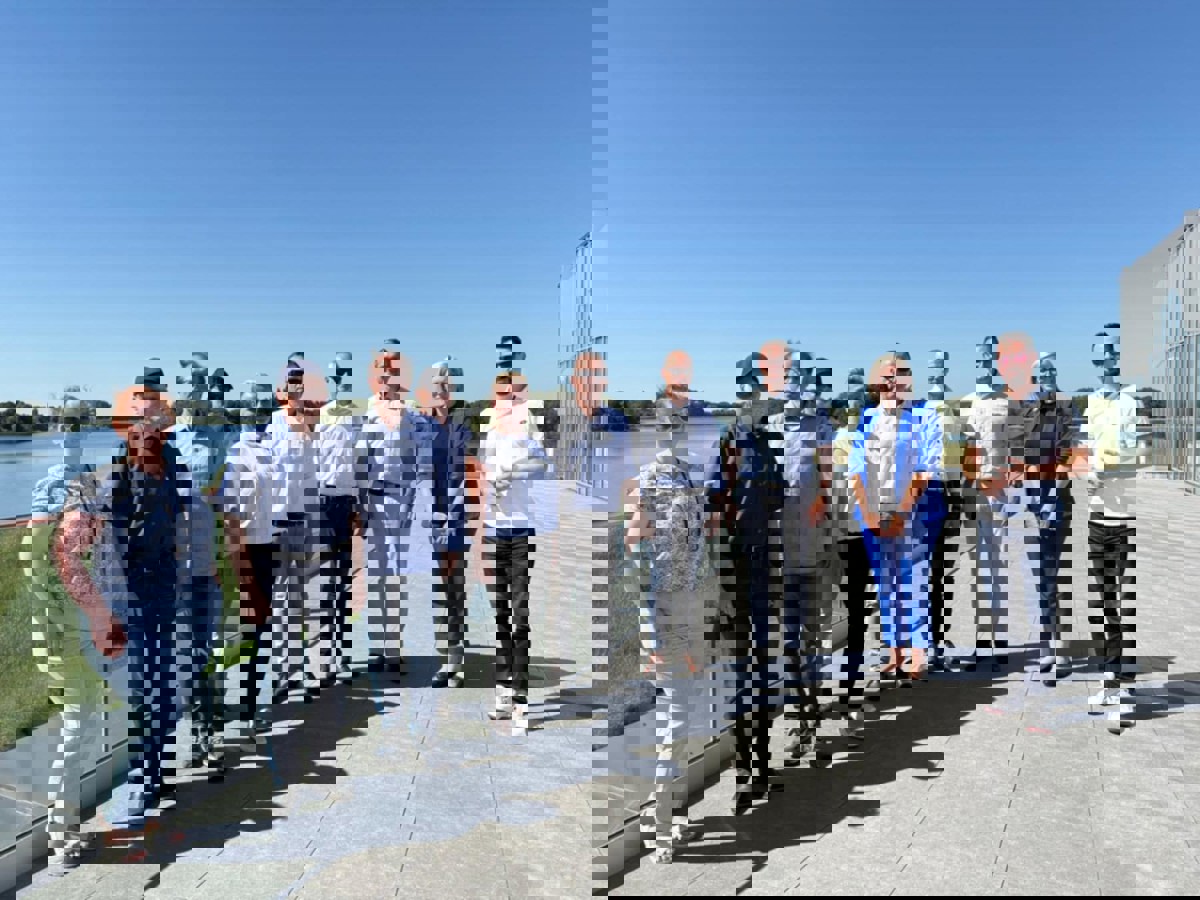 nQKnFazw.jpg