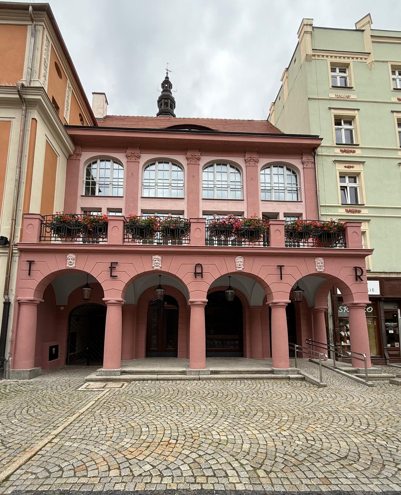 Teatr i zabytkowe kamienice w nowej odsłonie.jpg