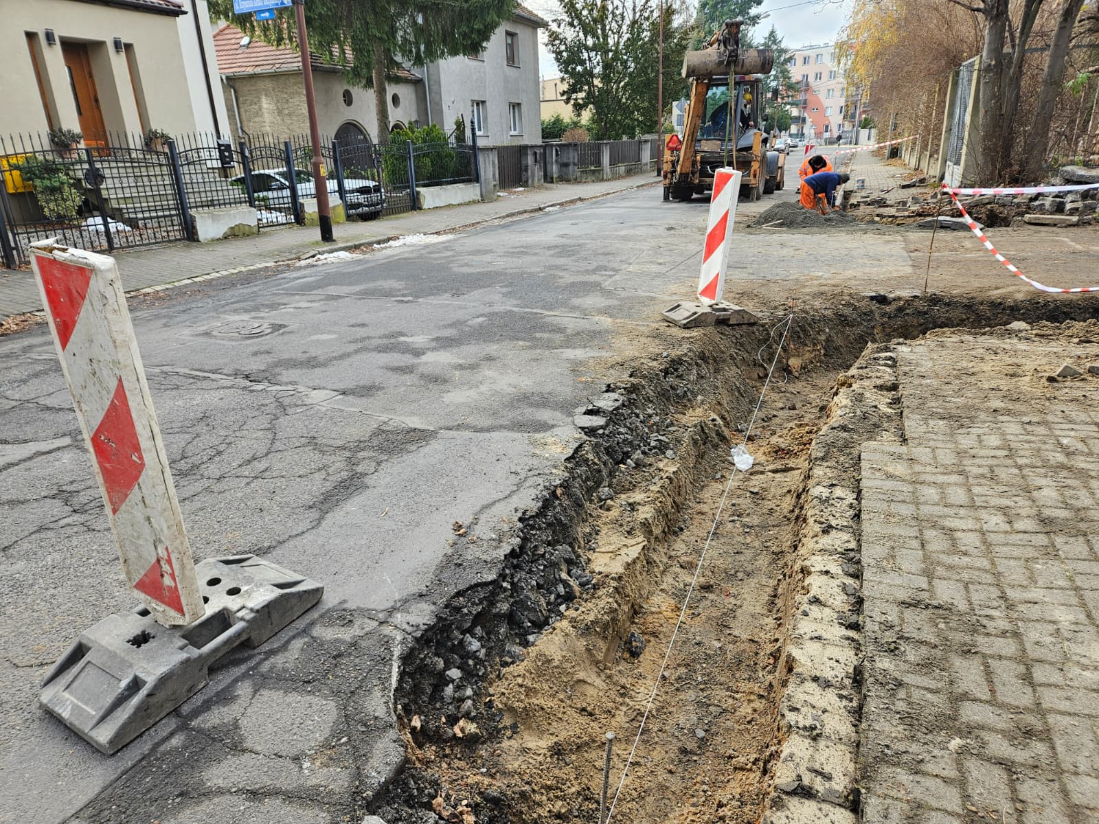 Rozpoczęły się prace przy przebudowie ul. Lwa Tołstoja.jpg