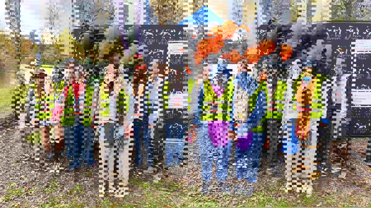 Świętochłowiccy wolantariusze straszyli biegaczy.jpg