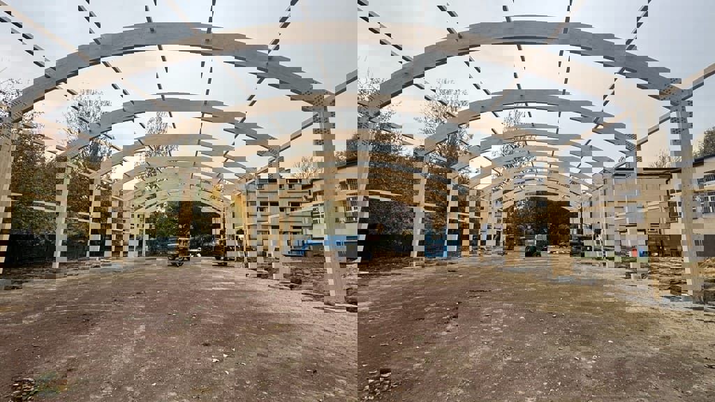 Przyszkolne hale Olimpia.jpg