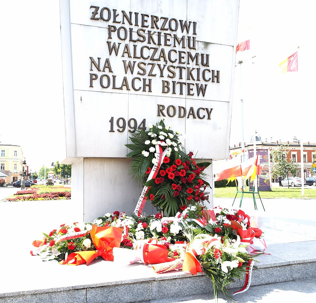 dzień zwycięstwa pomnik ok.jpg