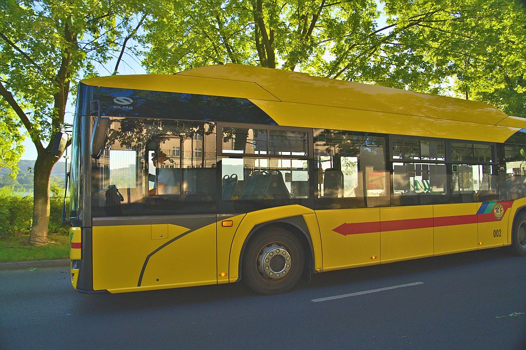 autobus mpk jedzie bulwarami ok.jpg