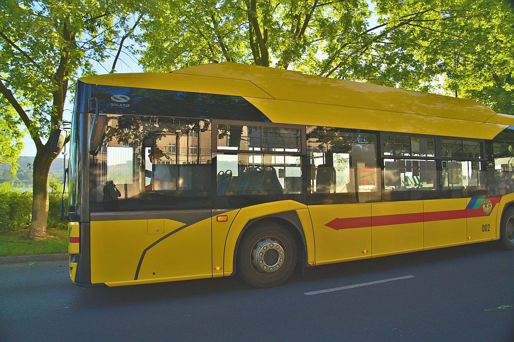 autobus mpk jedzie bulwarami ok.jpg