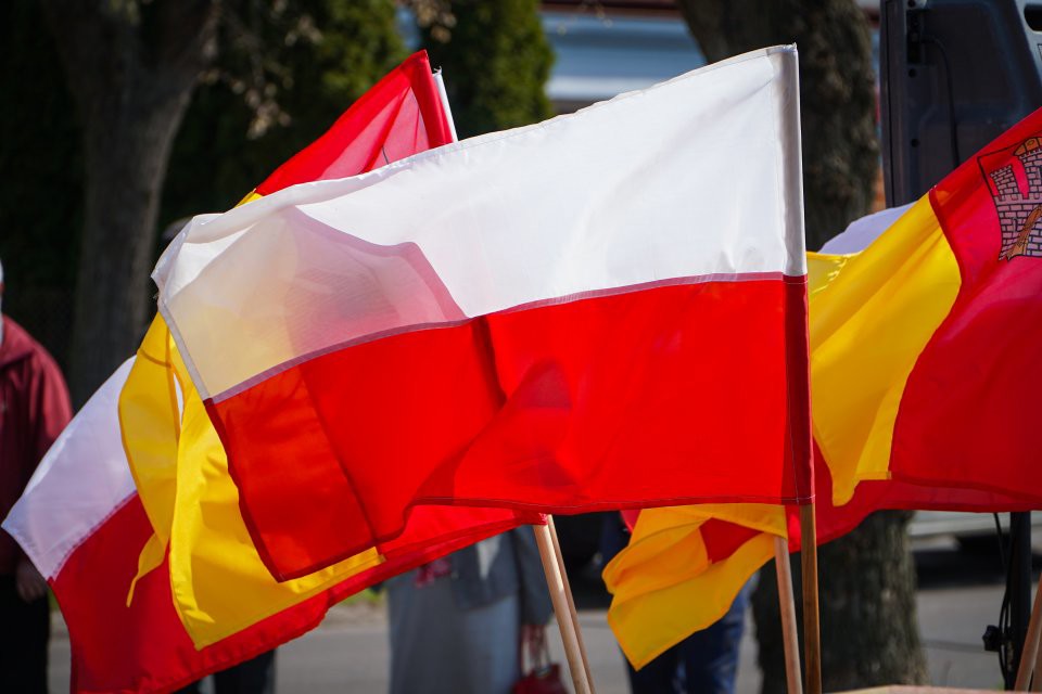 flagi narodowe i miejskie bardzo ładne.jpg