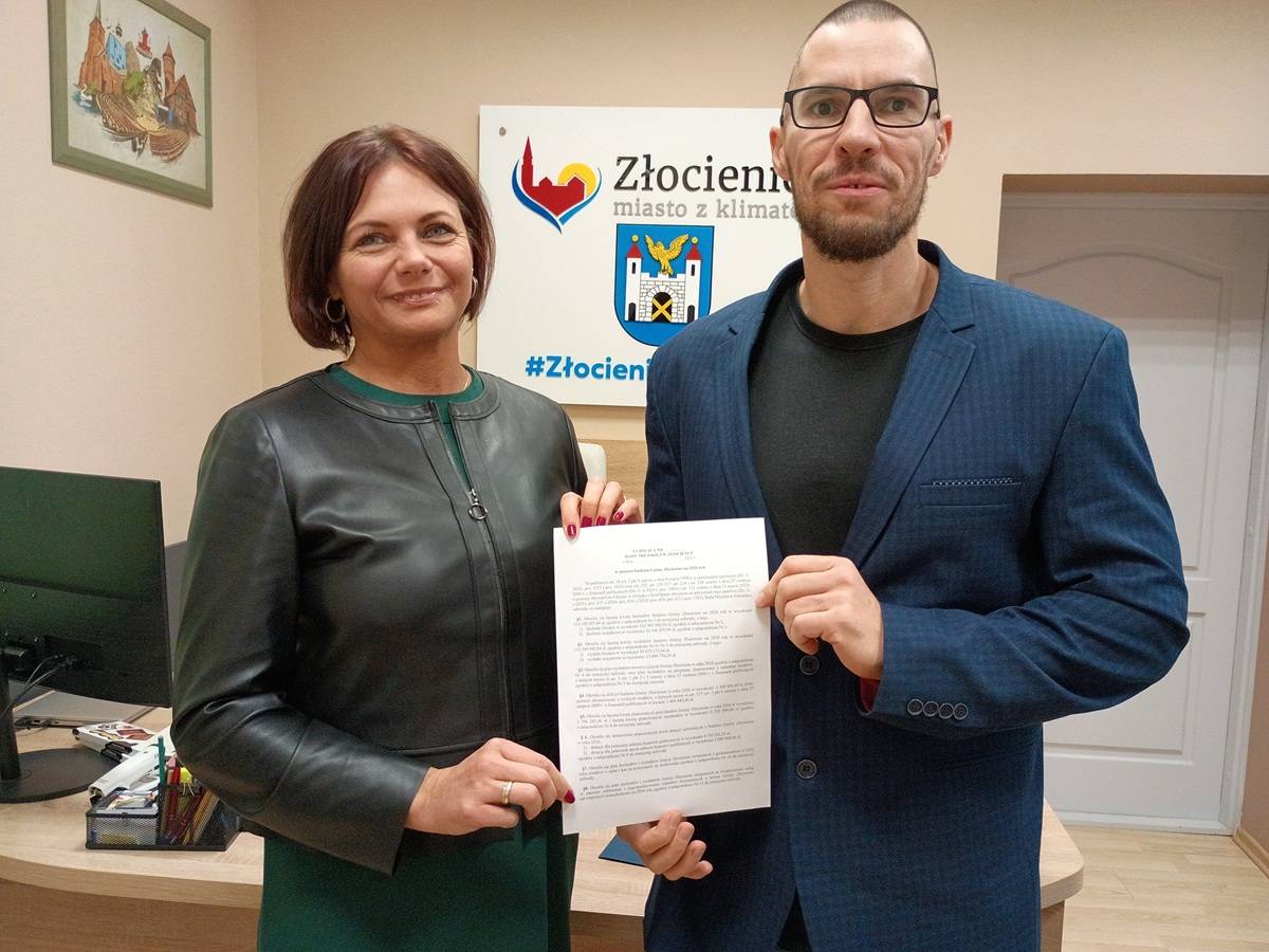 Burmistrz Złocieńca Małgorzata Głodek ze Skarbnikiem Jackiem Zbierajewskim.jpg